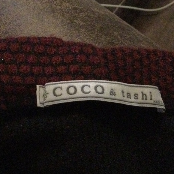 Coco & Tashi Capsleeve Top - Picture 4 of 7